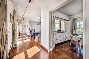 Villa (Multiple Bedrooms) | Intérieur