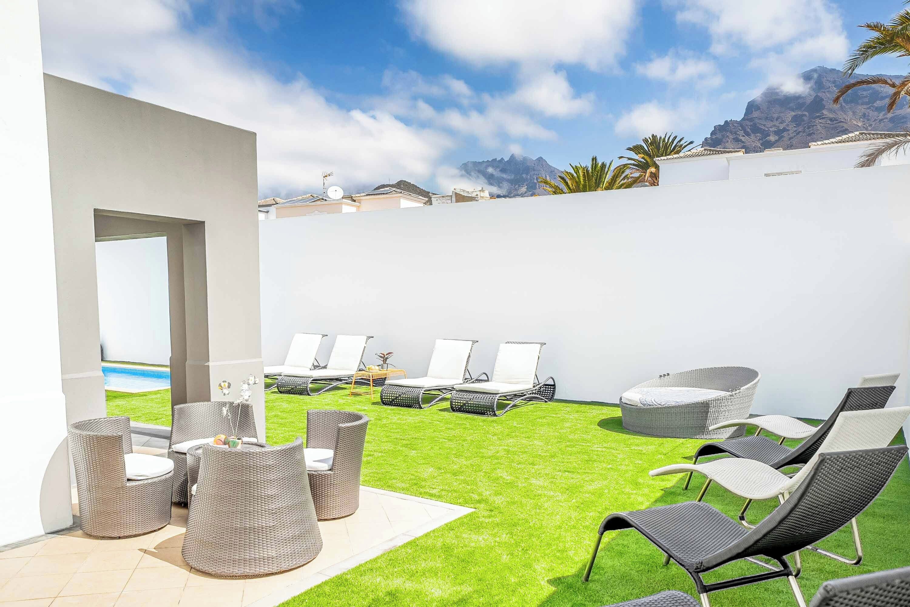 Villa (4 Bedrooms) | Exterior