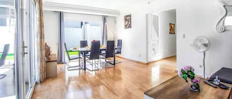 Villa (4 Bedrooms) | Interior
