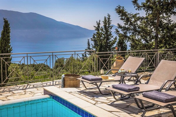 Outdoor pool - Villa Helios Evreti (Kefalonia)