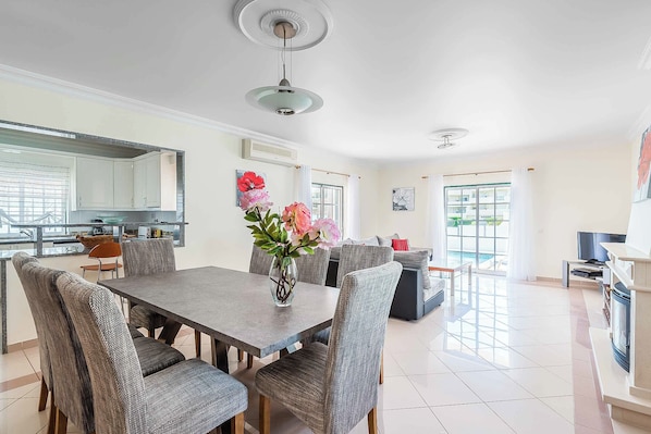 Villa (4 Bedrooms) | Interior