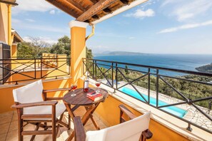 Outdoor dining - Villa Eleni Sinies (Corfu)