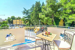 Outdoor dining - Villa Coral Reef (Novigrad)