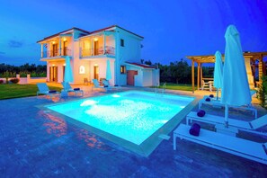 Villa (5 Bedrooms) | Extérieur