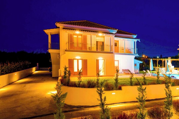 Vila (5 Bedrooms) | Fachada