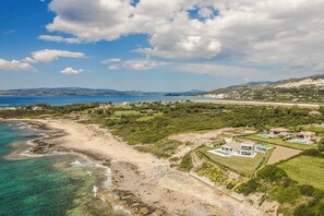 Villa (5 Bedrooms) | Exterior