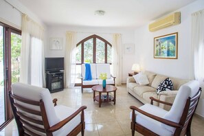 Living area - Villa Euphoria (Paralimni)
