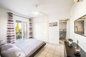 3 quartos, ferros/tábuas de passar roupa, roupa de cama