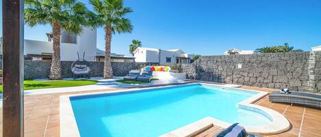 Villa (3 Bedrooms) | Esterni