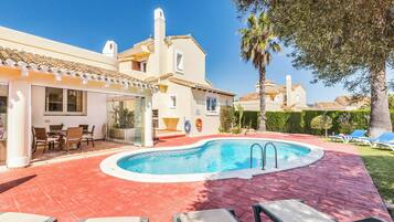 Villa (4 Bedrooms) | Depan hartanah