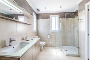 Villa (4 Bedrooms) | Interior
