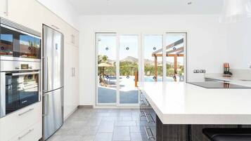 Villa (4 Bedrooms) | Interior