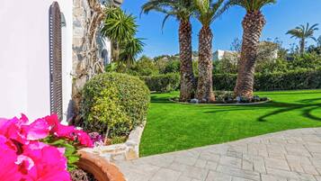 Villa (4 Bedrooms) | Exterior