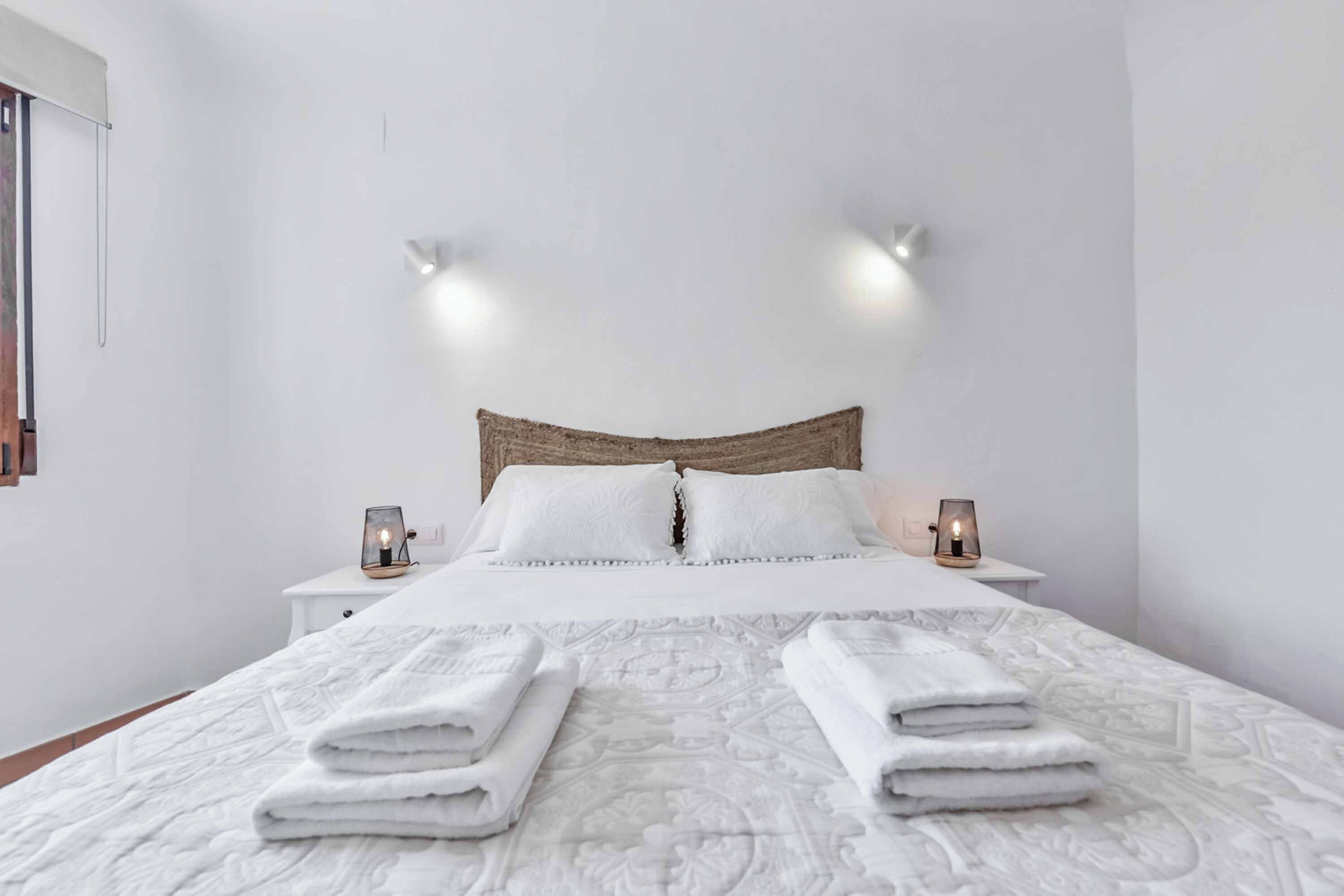 3 bedrooms, bed sheets