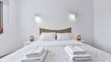 3 bedrooms, bed sheets