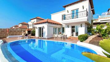 Villa (3 Bedrooms) | Front of property