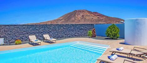 Villa (4 Bedrooms) | Exterior