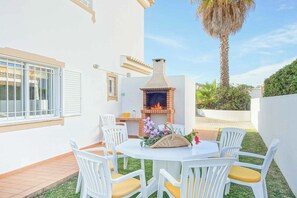 Villa (4 Bedrooms) | Exteriör