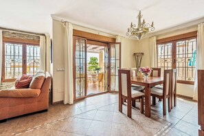 Villa (4 Bedrooms) | Innenbereich