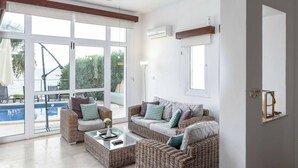 Living area - Villa Castania (Pegeia)