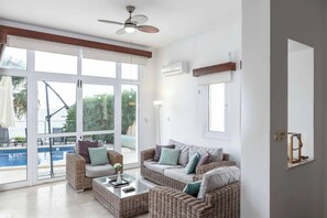 Living area - Villa Castania (Pegeia)