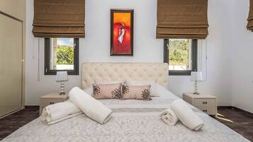 4 bedrooms, bed sheets