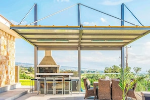 Outdoor dining - Villa Marietta (Argaka)