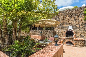 Villa (4 Bedrooms) | Außenbereich