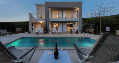 Villa White Pebble I