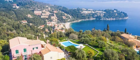 Villa (6 Bedrooms) | Exterior