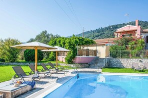 Villa (6 Bedrooms) | Exterior