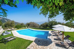 Villa (6 Bedrooms) | Exterior