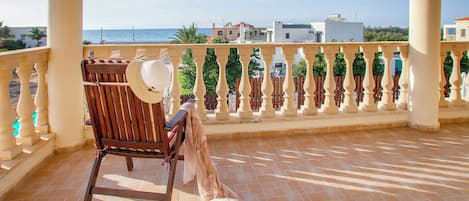 Villa (4 Bedrooms) | Exterior