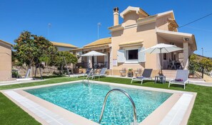 Villa (3 Bedrooms) | Front of property