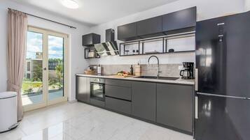 Tủ lạnh, lò vi sóng, lò nướng, máy rửa bát