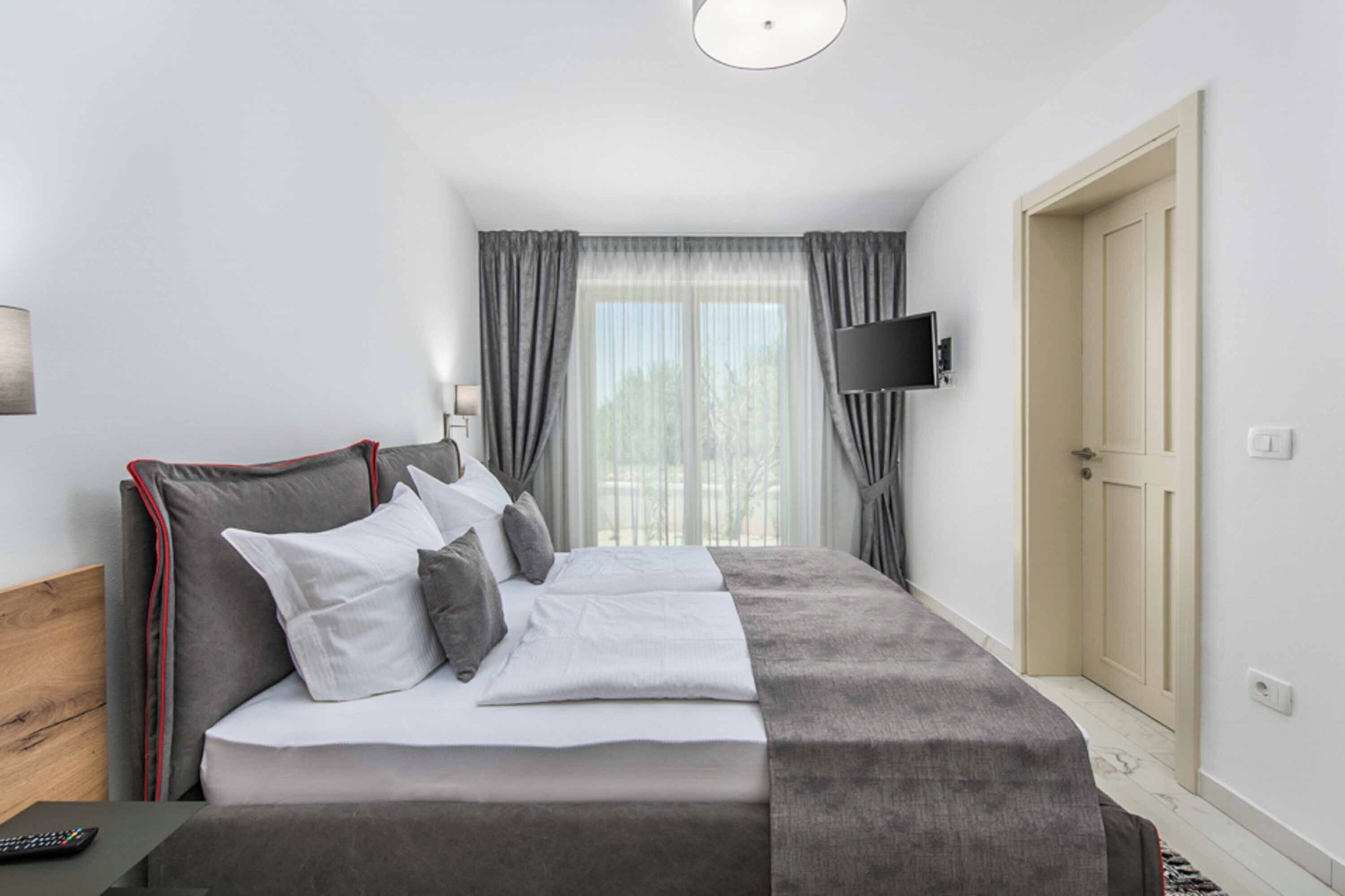 3 bedrooms, bed sheets