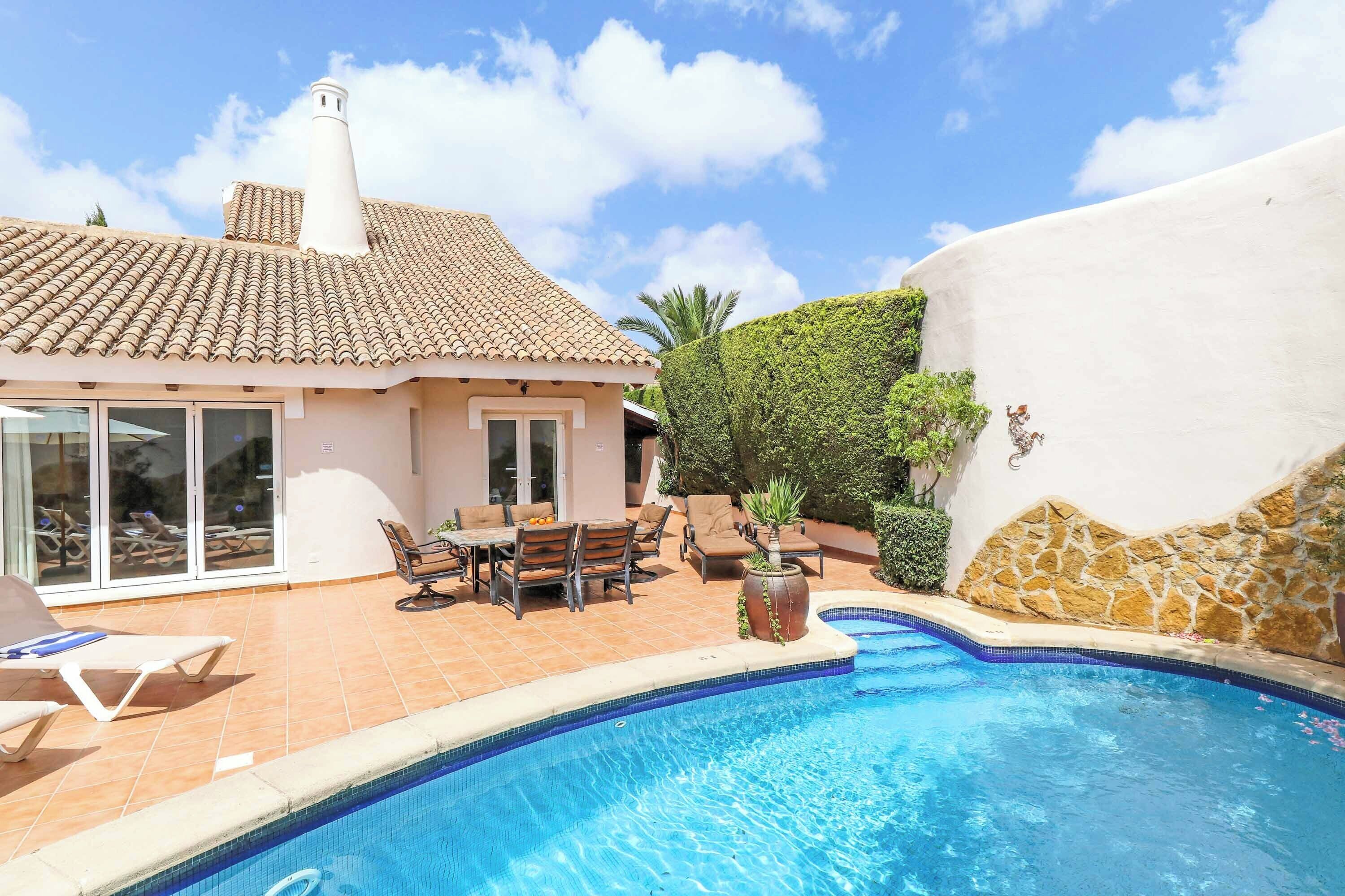 Villa (3 Bedrooms) | Depan hartanah