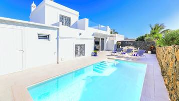 Villa (3 Bedrooms) | Front of property