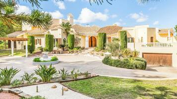 Villa (4 Bedrooms) | Bahagian luar