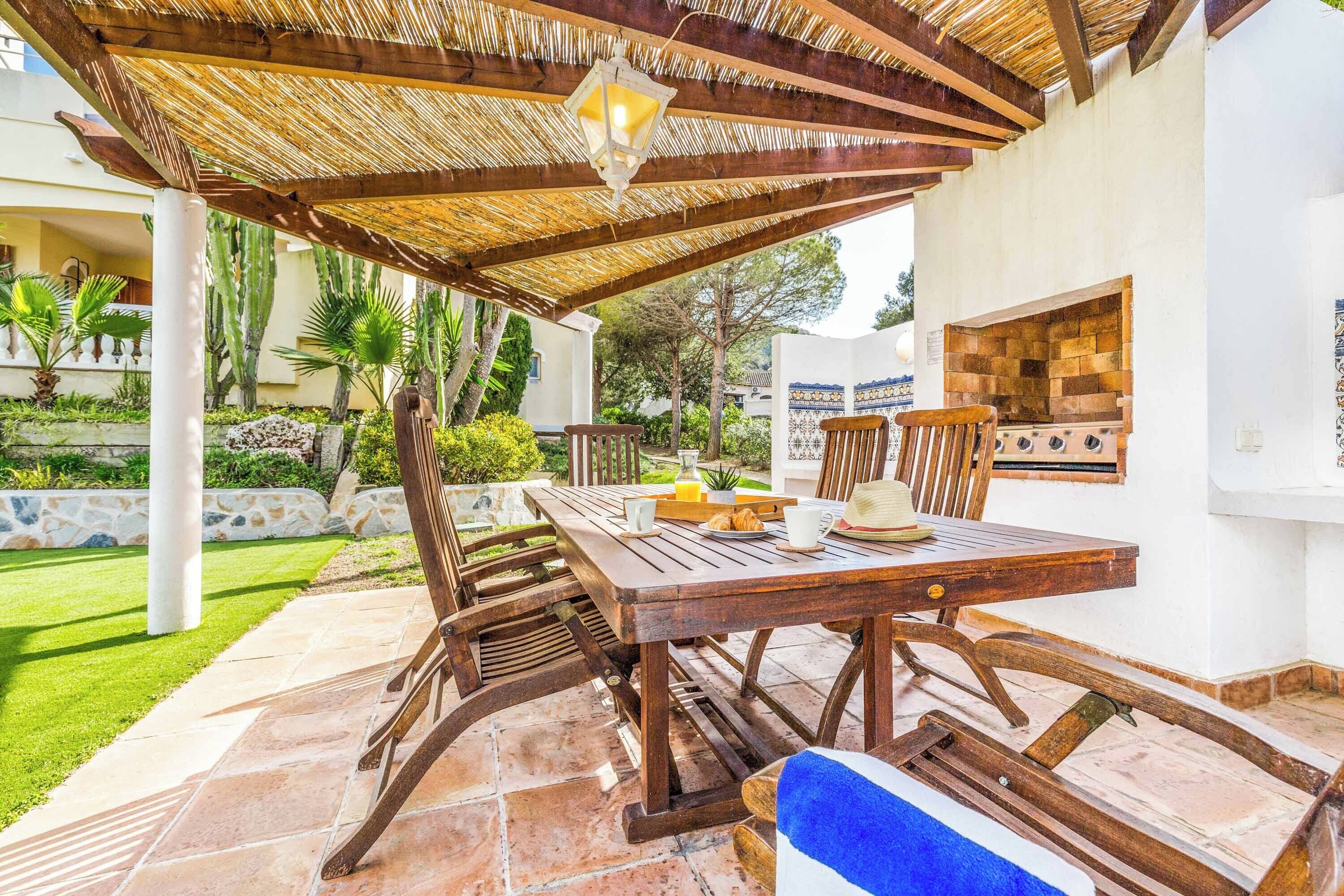 Villa (4 Bedrooms) | Depan hartanah