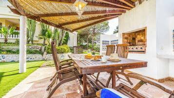 Villa (4 Bedrooms) | Depan hartanah