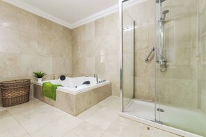Vila (4 Bedrooms) | Interior