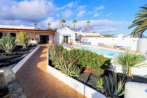 Villa (4 Bedrooms) | Exterior