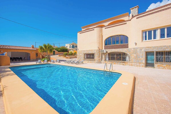 Villa (Multiple Bedrooms) | Front of property