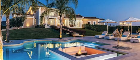 Villa (5 Bedrooms) | Front of property