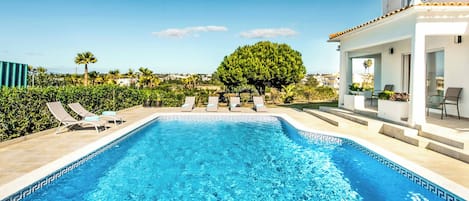 Villa (4 Bedrooms) | Exterior