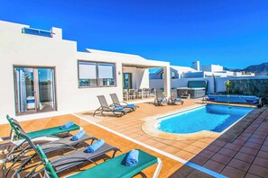 วิลล่า (4 Bedrooms) | ด้านหน้าที่พัก