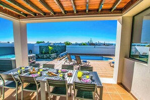 วิลล่า (4 Bedrooms) | บริเวณภายนอก