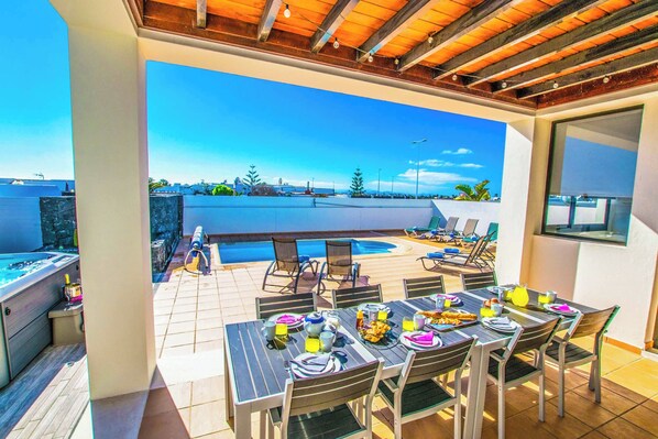 Villa (4 Bedrooms) | Extérieur