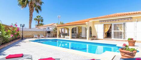 Vila (4 Bedrooms) | Fachada da propriedade